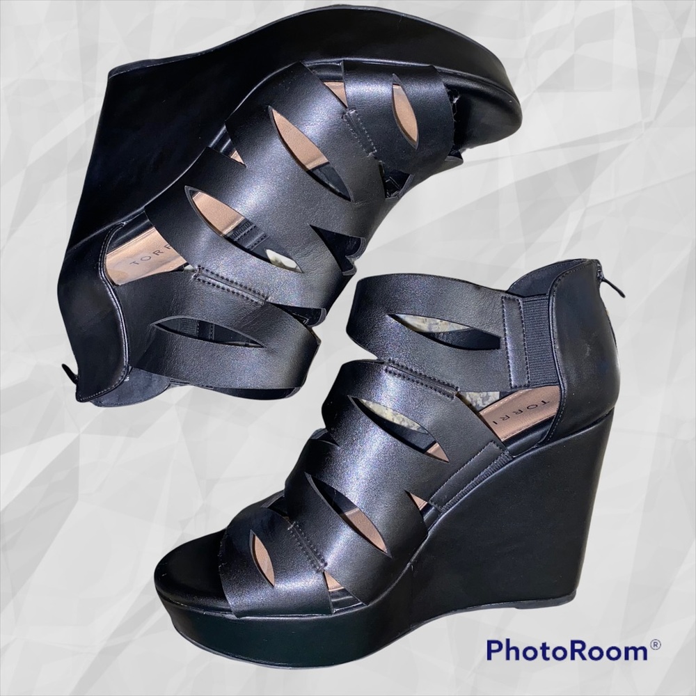 Torrid size 10W black smooth caged platform heels